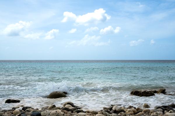 De boei zit recht voor de entry/exit point. Dit zorgt voor een overduidelijke onderwater referentie punt om op terug te navigeren.