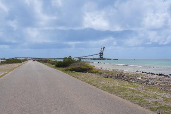 Wanneer je over de zuidelijke route rijdt, kom je gegarandeerd Salt Pier tegen. Het is een indrukwekkend bouwwerk dat boven de zee uittorent.