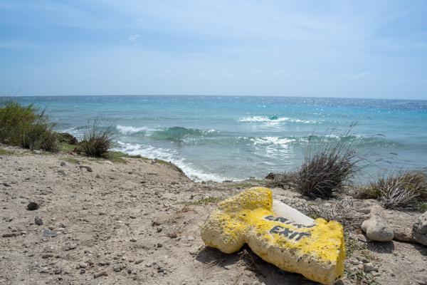 Bij de entry/exit point kunnen erg hoge golven zijn. Zorg ervoor dat je voorbereid het water ingaat.